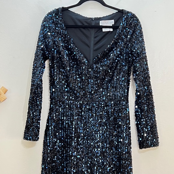 Mac Duggal Ieena 26445 Sequin Long Sleeve Gown - Picture 4 of 13